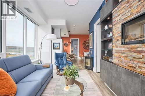 385 Winston Road Unit# 1807, Grimsby, ON - Indoor Photo Showing Living Room With Fireplace