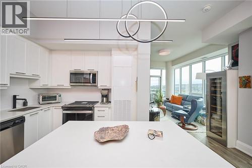 385 Winston Road Unit# 1807, Grimsby, ON - Indoor Photo Showing Kitchen