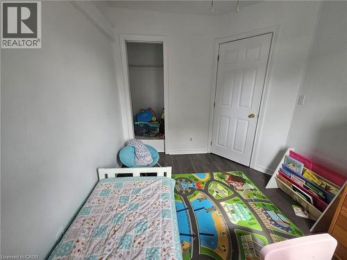 Playroom featuring dark wood-type flooring and baseboards - 253 Mary Street, Hamilton, ON - Indoor Photo Showing Bedroom