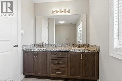 43 Riesling Court, Hamilton, ON - Indoor Photo Showing Bathroom