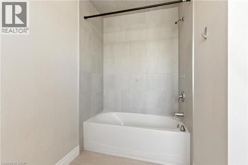 43 Riesling Court, Hamilton, ON - Indoor Photo Showing Bathroom