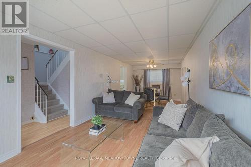 40 Joycelyn Drive, Mississauga, ON - Indoor Photo Showing Living Room