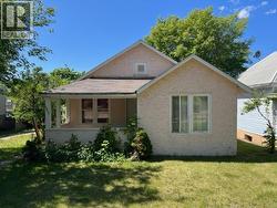 10012 102 Street  Peace River, AB T8S 1S6