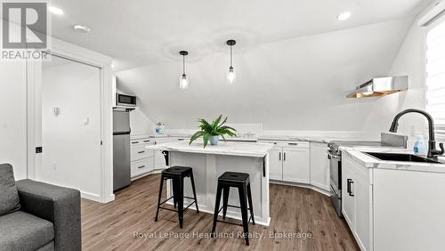162 Wellington Street S, Goderich (Goderich (Town)), ON - Indoor Photo Showing Kitchen With Upgraded Kitchen