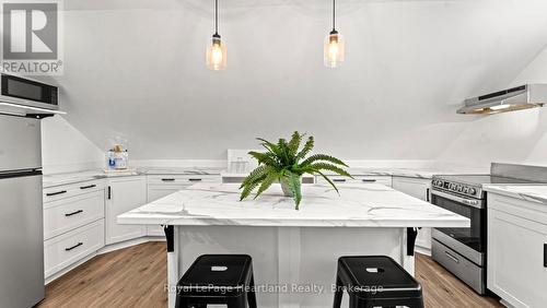162 Wellington Street S, Goderich (Goderich (Town)), ON - Indoor Photo Showing Kitchen