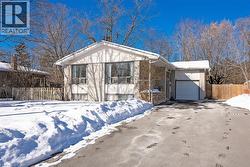 1175 PINEGROVE Road  Oakville, ON L6L 2W3