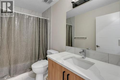 1222 Westmount Drive, Strathmore, AB - Indoor Photo Showing Bathroom