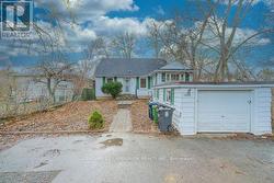 2982 BAYVIEW AVENUE  Toronto, ON M2N 5K8