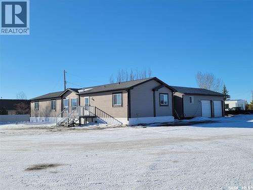 11 & 12 Mirror Place, Macklin, SK 