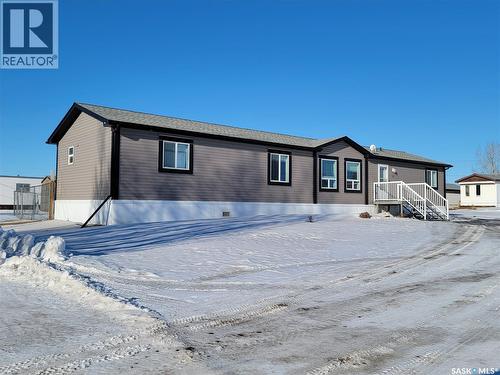 11 & 12 Mirror Place, Macklin, SK 
