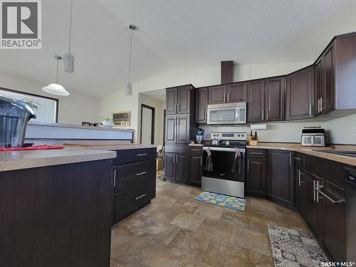 11 & 12 Mirror Place, Macklin, SK - Indoor Photo Showing Kitchen With Stainless Steel Kitchen