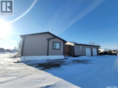 11 & 12 Mirror Place, Macklin, SK 