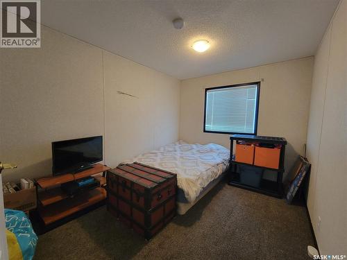 11 & 12 Mirror Place, Macklin, SK - Indoor Photo Showing Bedroom