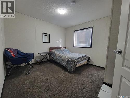 11 & 12 Mirror Place, Macklin, SK - Indoor Photo Showing Bedroom