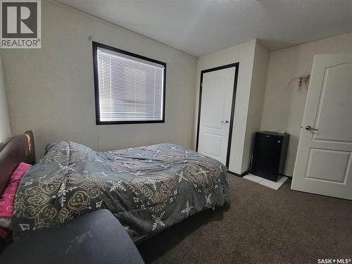 11 & 12 Mirror Place, Macklin, SK - Indoor Photo Showing Bedroom
