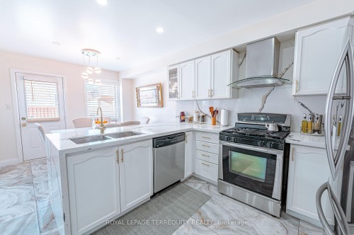44 Iceberg Trail, Brampton, ON - Indoor Photo Showing Kitchen With Double Sink