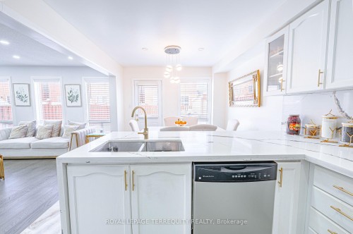 44 Iceberg Trail, Brampton, ON - Indoor Photo Showing Kitchen