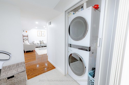 44 Iceberg Trail, Brampton, ON - Indoor Photo Showing Laundry Room