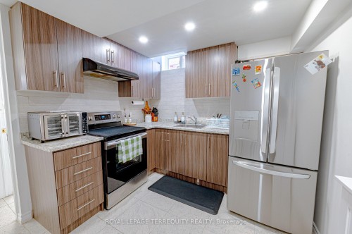 44 Iceberg Trail, Brampton, ON - Indoor Photo Showing Kitchen With Stainless Steel Kitchen