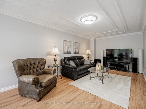 5245 Champlain Trail, Mississauga, ON - Indoor Photo Showing Living Room