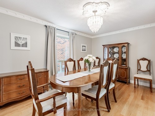 5245 Champlain Trail, Mississauga, ON - Indoor Photo Showing Dining Room