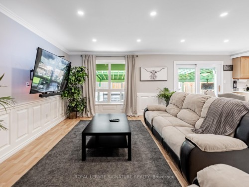5245 Champlain Trail, Mississauga, ON - Indoor Photo Showing Living Room