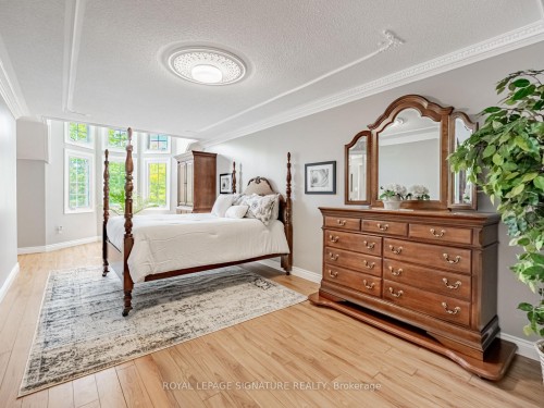 5245 Champlain Trail, Mississauga, ON - Indoor Photo Showing Bedroom