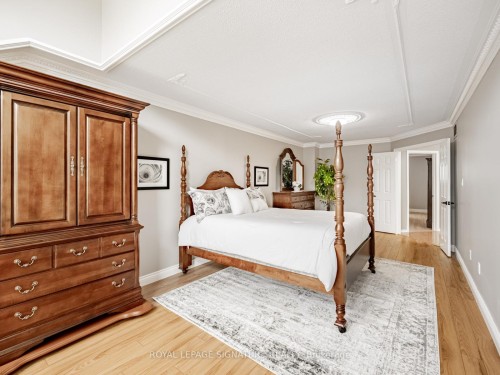 5245 Champlain Trail, Mississauga, ON - Indoor Photo Showing Bedroom