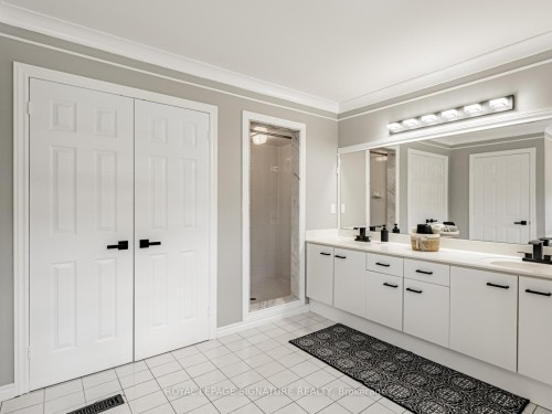 5245 Champlain Trail, Mississauga, ON - Indoor Photo Showing Bathroom