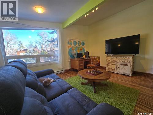 531 Scott Street, Weyburn, SK - Indoor Photo Showing Living Room