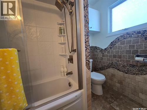 531 Scott Street, Weyburn, SK - Indoor Photo Showing Bathroom
