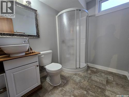 531 Scott Street, Weyburn, SK - Indoor Photo Showing Bathroom