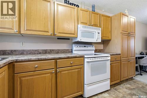 114 Cedar Meadow Drive, Regina, SK - Indoor Photo Showing Kitchen