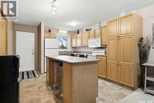 114 Cedar Meadow Drive, Regina, SK - Indoor Photo Showing Kitchen
