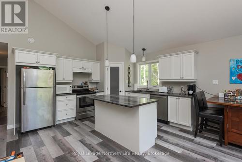522 Hart Road, Callander, ON - Indoor Photo Showing Kitchen