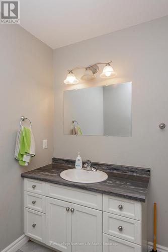 522 Hart Road, Callander, ON - Indoor Photo Showing Bathroom