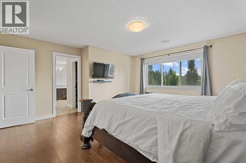 Primary bedroom - 113 Aspen Stone Place Sw, Calgary, AB - Indoor Photo Showing Bedroom