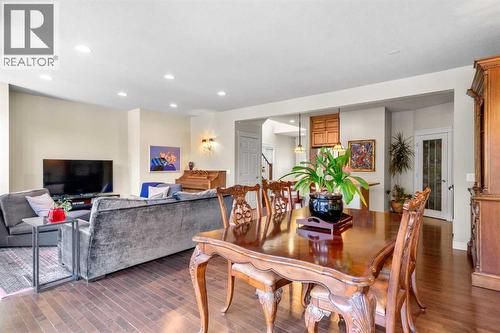 90 Discovery Ridge Gardens Sw, Calgary, AB - Indoor Photo Showing Living Room