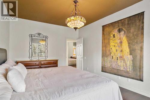 90 Discovery Ridge Gardens Sw, Calgary, AB - Indoor Photo Showing Bedroom