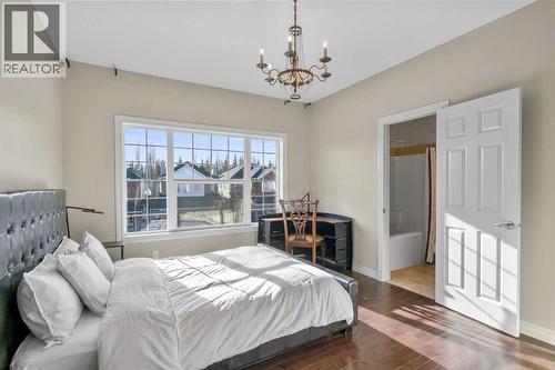 90 Discovery Ridge Gardens Sw, Calgary, AB - Indoor Photo Showing Bedroom
