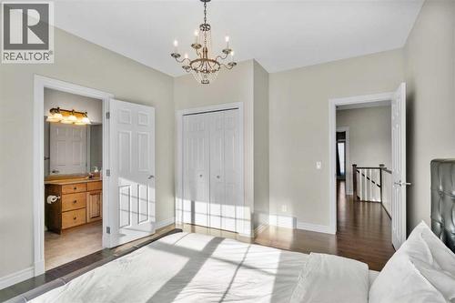 90 Discovery Ridge Gardens Sw, Calgary, AB - Indoor Photo Showing Bedroom