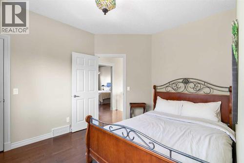 90 Discovery Ridge Gardens Sw, Calgary, AB - Indoor Photo Showing Bedroom