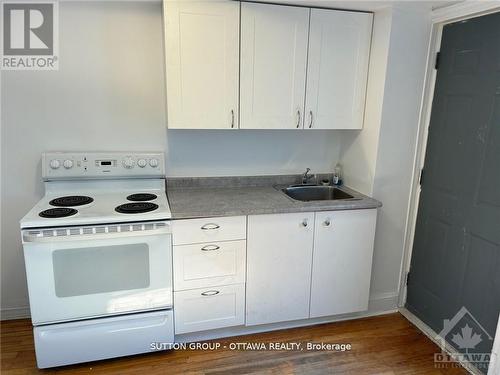 50 Armstrong Street, Ottawa, ON - Indoor Photo Showing Kitchen