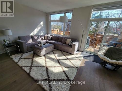 443 Dawson Avenue, Ottawa, ON - Indoor Photo Showing Living Room