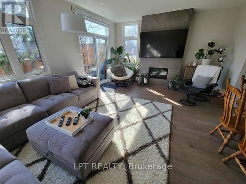 443 Dawson Avenue, Ottawa, ON - Indoor Photo Showing Living Room With Fireplace