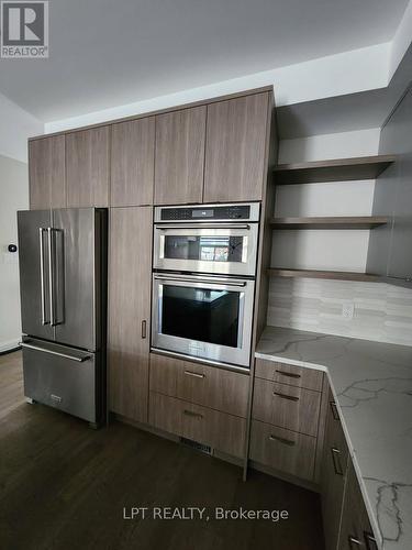 443 Dawson Avenue, Ottawa, ON - Indoor Photo Showing Kitchen