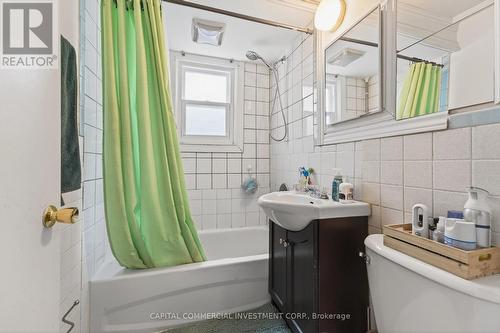 220 Compton Avenue, Ottawa, ON - Indoor Photo Showing Bathroom