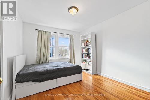 220 Compton Avenue, Ottawa, ON - Indoor Photo Showing Bedroom