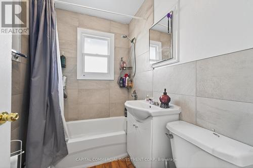 220 Compton Avenue, Ottawa, ON - Indoor Photo Showing Bathroom