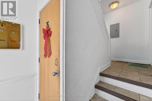 220 Compton Avenue, Ottawa, ON - Indoor Photo Showing Other Room